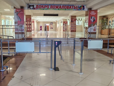 Вход в школу